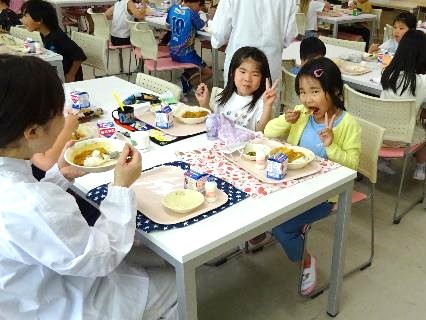 1年生の給食交流会34