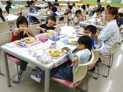 1年生の給食交流会35