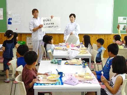 1年生の給食交流会36