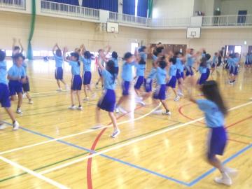 写真：体育大会の練習・団演2
