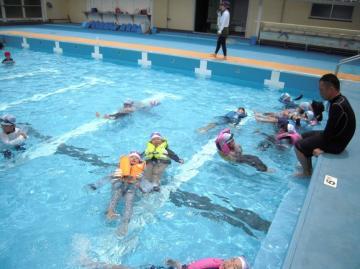 写真：着衣水泳2