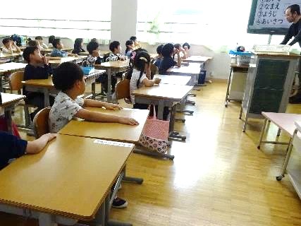 学校探検・職員室01