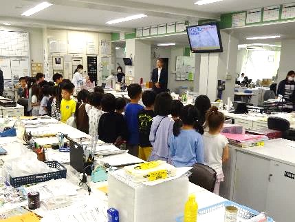 学校探検・職員室04