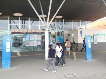 写真：学校到着1