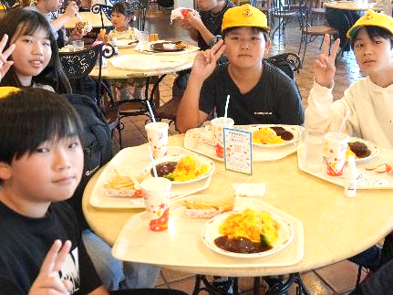 志摩スペイン村で昼食06