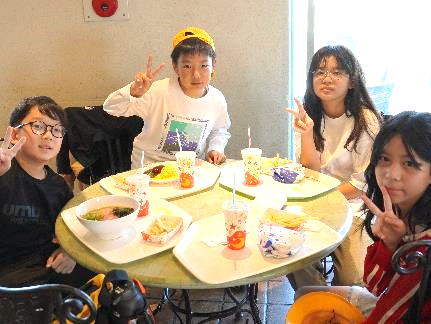 志摩スペイン村で昼食07