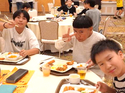 ホテルで夕食10