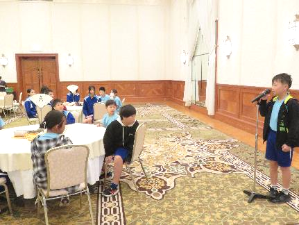 ホテルで朝食15