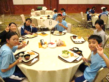 ホテルで朝食18