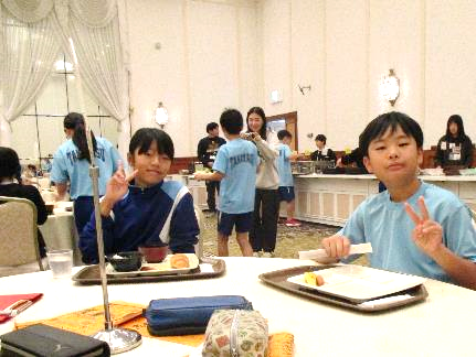 ホテルで朝食20