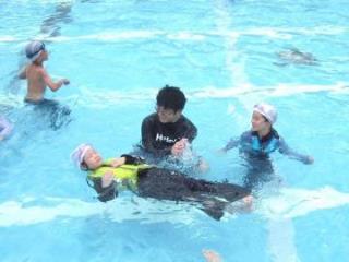 写真：着衣水泳2