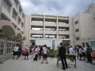 写真：中庭コンサート1