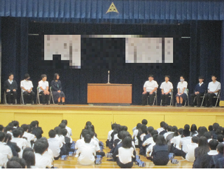 写真：生徒会役員立候補者　『立会演説会』1