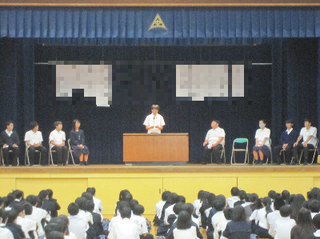 写真：生徒会役員立候補者　『立会演説会』2