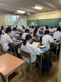 写真：朝の読書