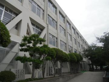 写真：八尾市立東中学校　近景
