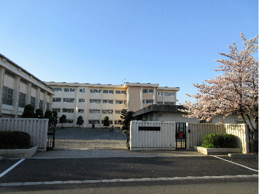 写真：南高安中学校 外観