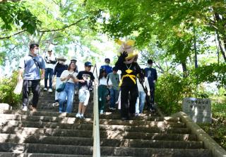 写真：学習館へ戻る様子