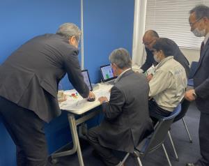 写真：参加者交流会・明治安田生命保険相互会社による血管年齢・ベジチェックの体験
