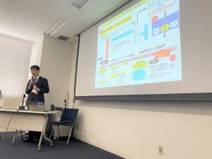 写真：八尾市健康福祉部参事兼健康まちづくり科学センター所長　植田素行