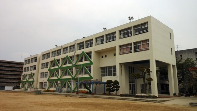 写真：西山本小学校