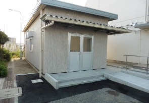 写真:八尾市立東中学校給食配膳室北東面