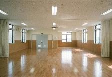 写真:八尾市東山本小学校多目的室棟多目的室