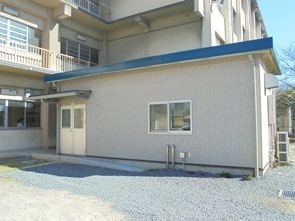 写真:八尾市立亀井中学校給食配膳室西面