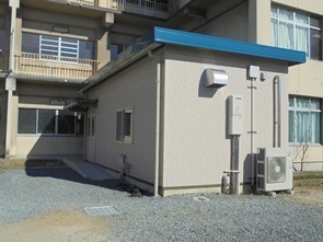 写真:八尾市立亀井中学校給食配膳室南面