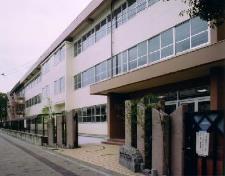 写真:安中小学校校舎改造工事外観