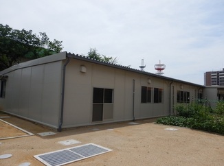 写真:八尾地区放課後児童室棟新築等工事北側外観