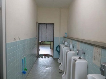 写真:着手前男子便所