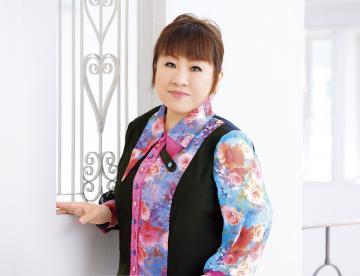 写真：天童よしみさん