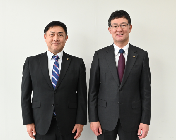 正副議長の写真。議長 竹田孝吏　副議長　南方武