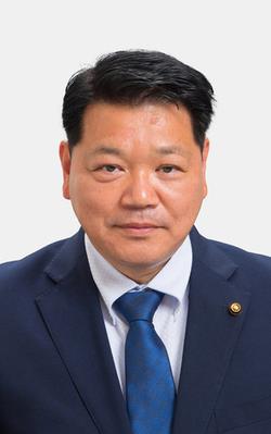 写真：五百井　真二　議員