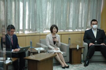 写真：近畿大学オンライン授業収録に参加の様子2