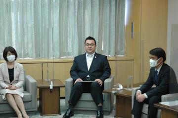 写真：近畿大学オンライン授業収録に参加の様子3