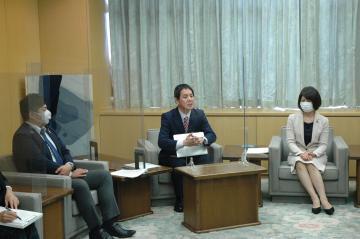 写真：近畿大学オンライン授業収録に参加の様子1