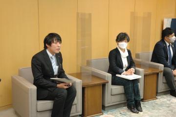 写真：近畿大学オンライン授業収録に参加の様子4