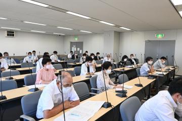 写真：個人情報保護制度　熱心に講義を受講(1)