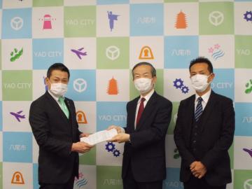 写真：答申書手交