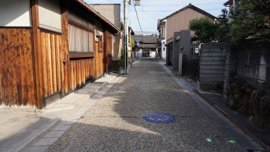 写真:令和2年度の実績 美装化施工前の舗装の様子