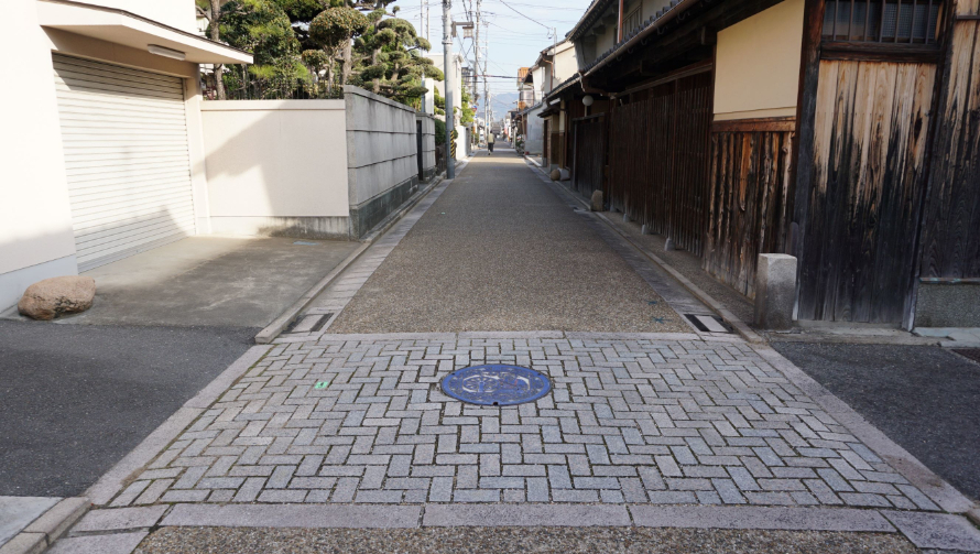 写真:美装化施工前の交差点の様子