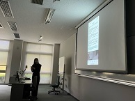 写真：中間報告会の様子2