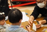 写真：親子でソーラーカー作り2