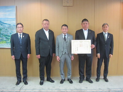 写真：紺綬褒章伝達式