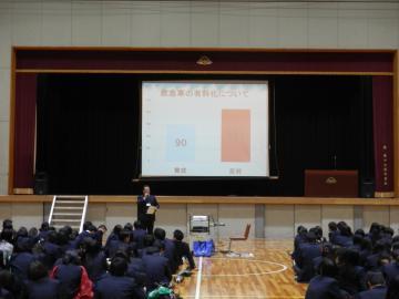 写真：開票結果の発表の様子