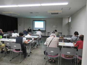 写真：セミナーを聴講する参加者ら
