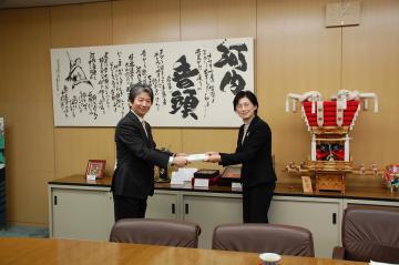 写真：手交式の様子1