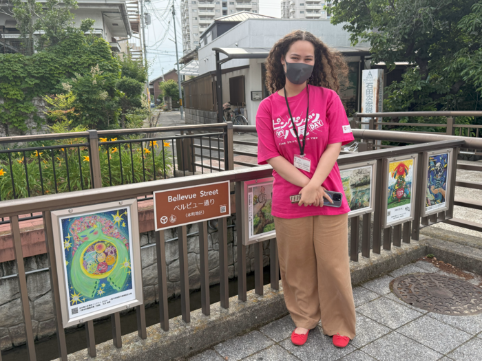 写真:ベルビュー通り銘板